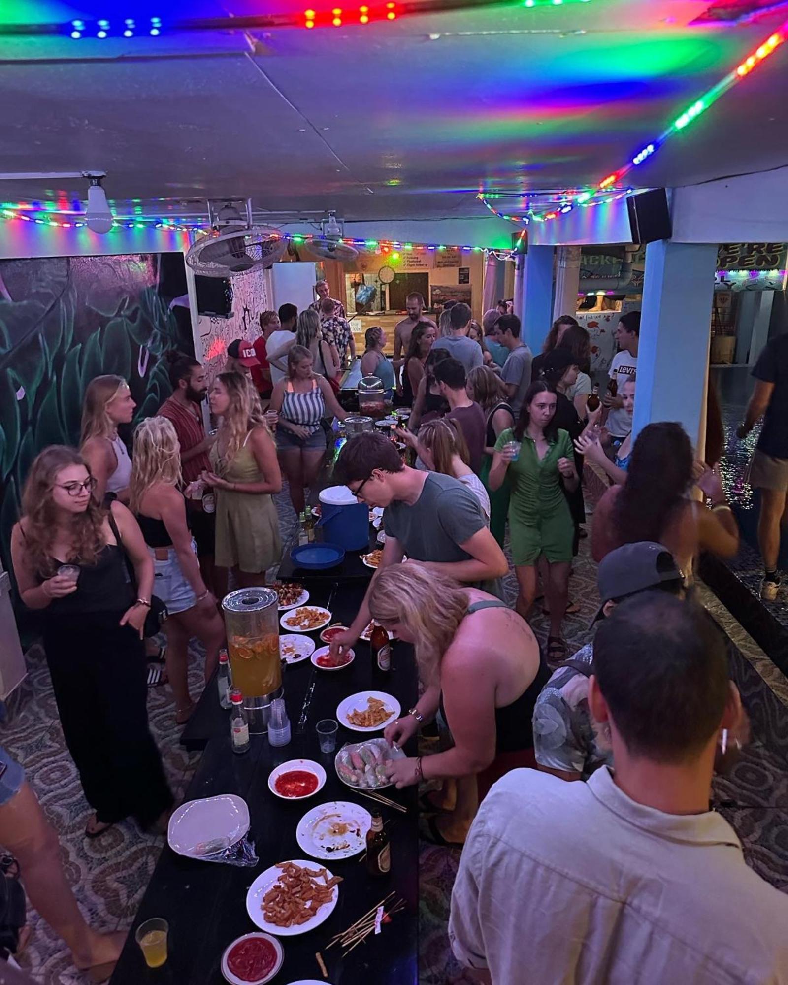 Vang Vieng Ruby Backpackers Hostel エクステリア 写真